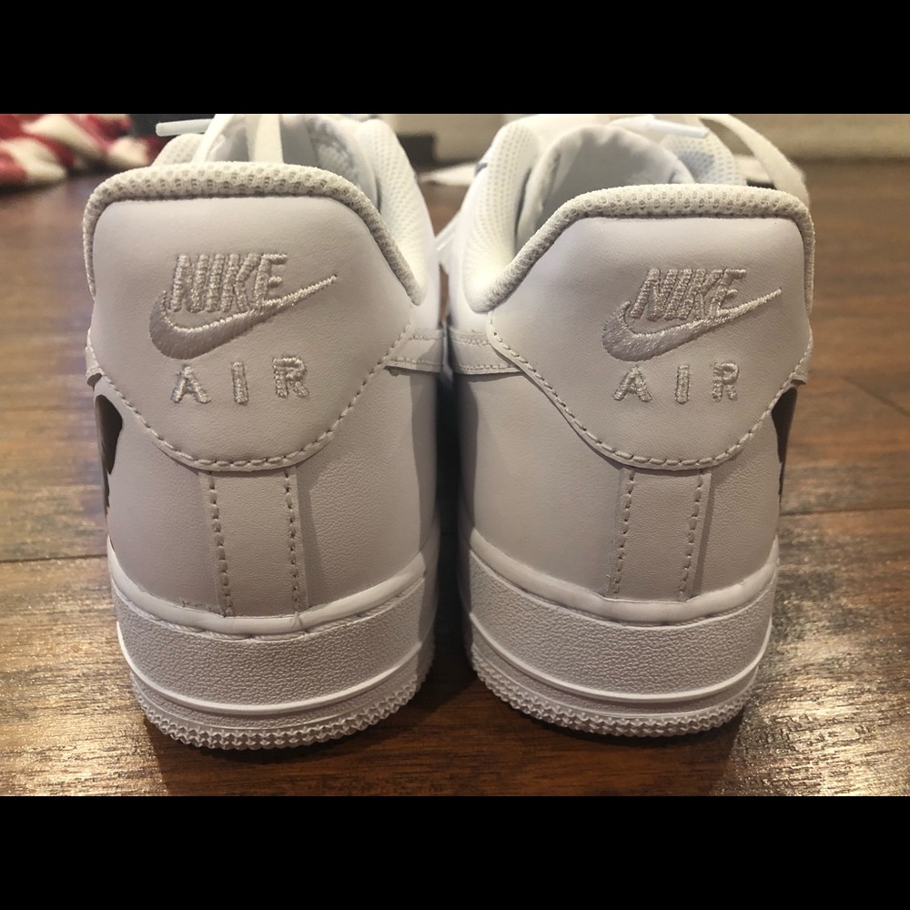 *NEVER WORN* selling bc i purchased the wrong size - Picture 5 of 5